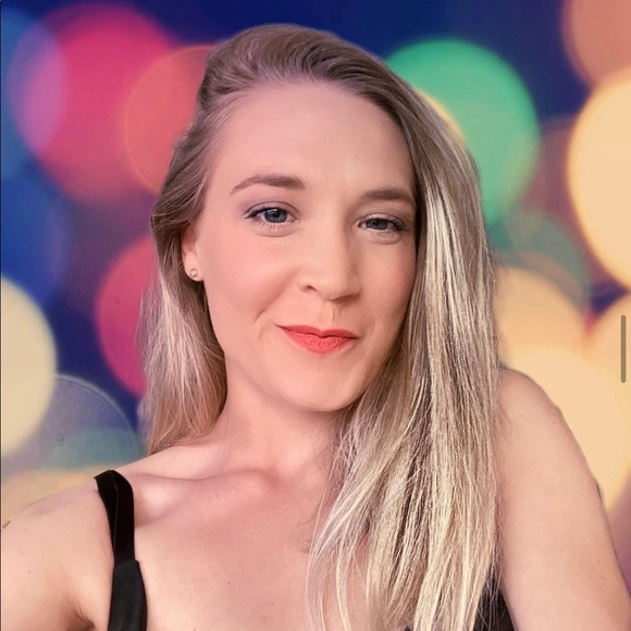 Meet your Posher, Alison - Picture 1 of 1